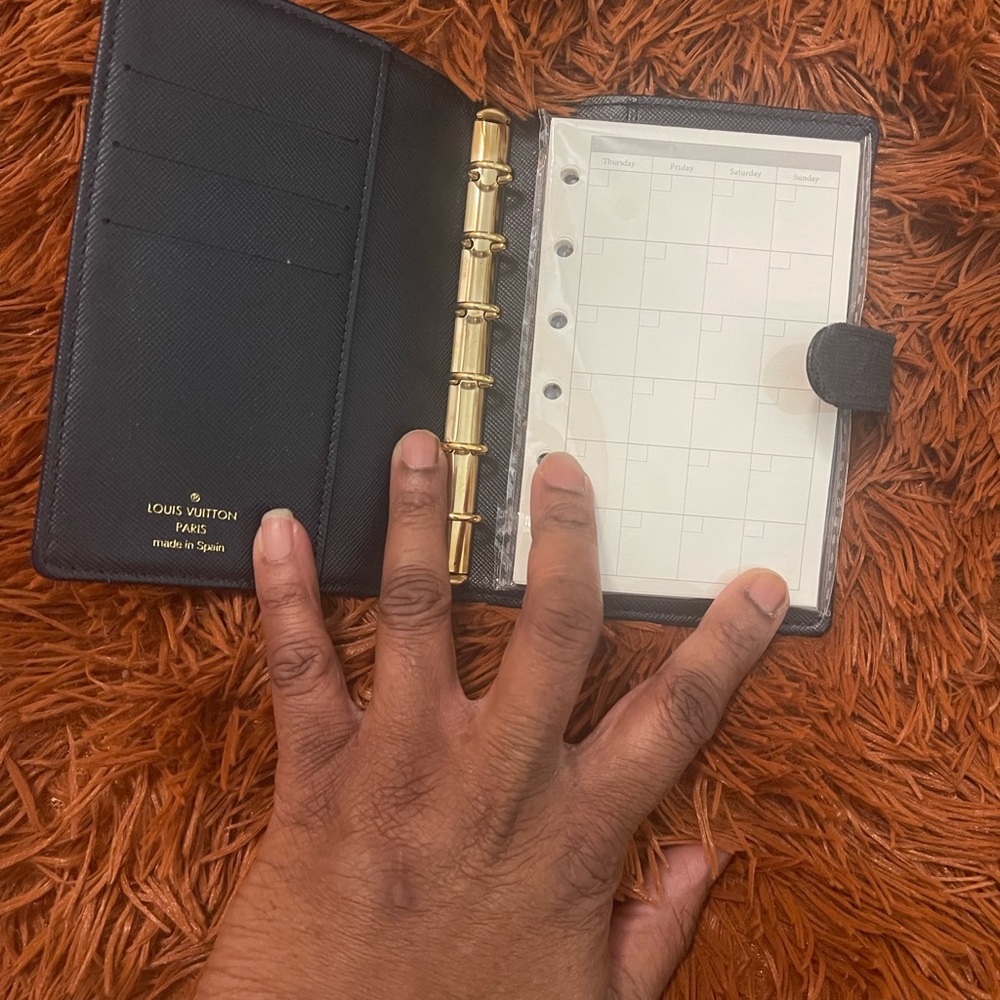 Authentic Louis Vuitton Agenda - Picture 8 of 8